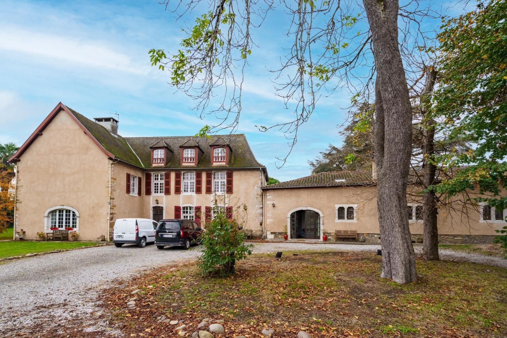 The Coach House - Avec Piscine Partagee Villa Osserain-Rivareyte Kültér fotó